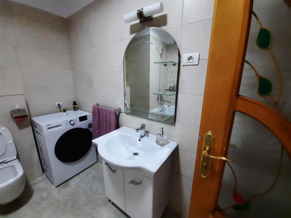 Jeni' S Apartament Constanţa Exteriör bild