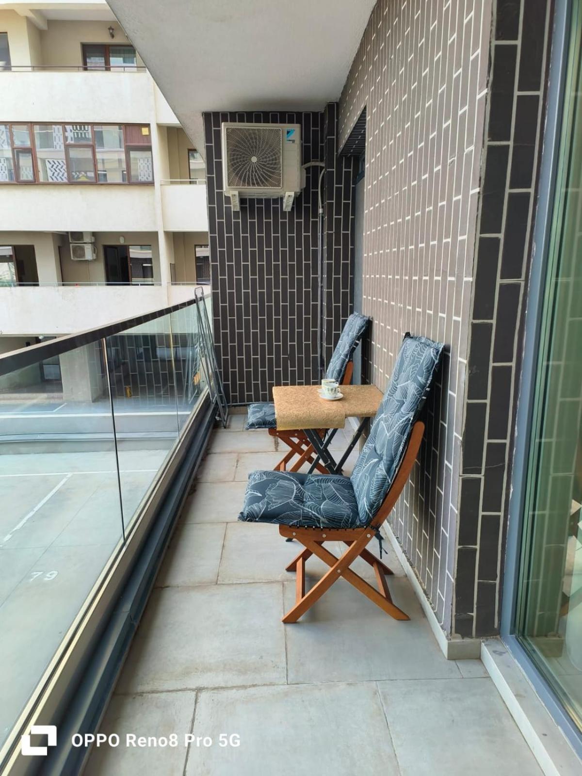 Jeni' S Apartament Constanţa Exteriör bild